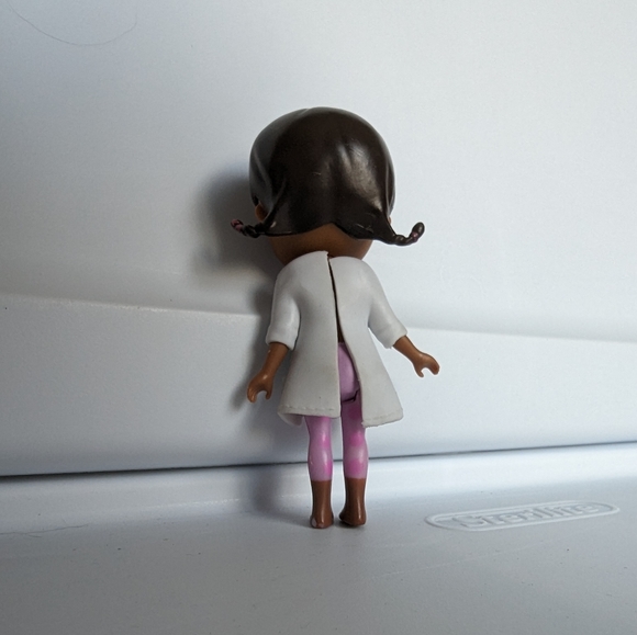 Disney Jr Doc McStuffins 4in Cake Topper Purple White just play Removable Coat - Picture 2 of 12